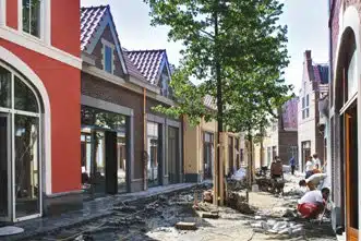 Outlet-Center baut auf Stahl