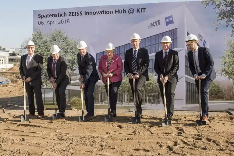 Spatenstich für Zeiss Innovation Hub @ KIT