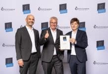Die Gewinner des Iconic Awards 2018: Antonino Vultaggio (HPP Architekten), Vanja Schneider (Interboden Innovative Gewerbewelten), Gerhard G. Feldmeyer (HPP Architekten) (v.l.).