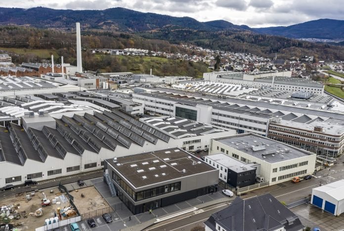 Das Mercedes-Benz Werk in Gaggenau mit dem neuen Gesundheitszentrum von oben. Bild: Daimler AG