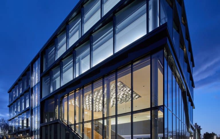 Trilux Lighting Solutions: Headquarter von Graft