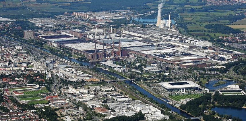 Das VW-Werk in Wolfsburg wurde 1938 erbaut und misst 6,5 Mio. qm, die bebaute Hallenfläche ist so groß wie das Fürstentum Monaco. Bild: Volkswagen AG
