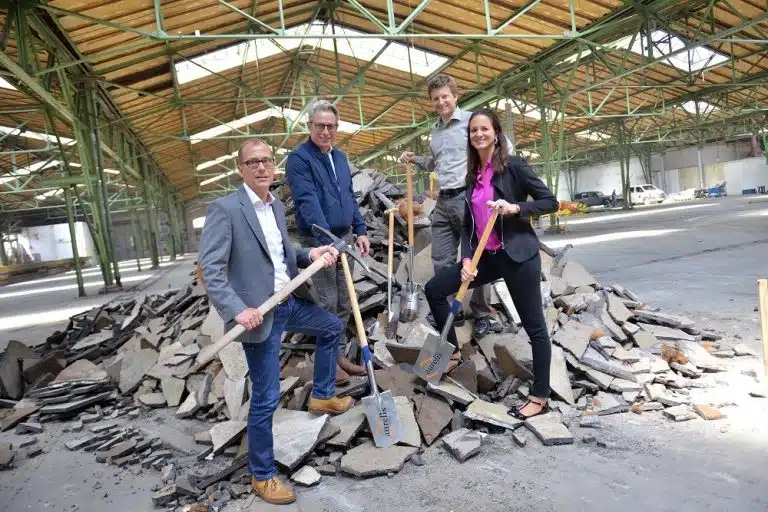 Von links nach rechts: Martin Adolph (Leiter Aurelis Asset Management), Stefan Wiegand (Geschäftsführer Aurelis Region Süd), Roman Beer (Projektmanager) und Christina Schäfer (Aurelis Asset Management). Bild: A. Schmidhuber/Aurelis