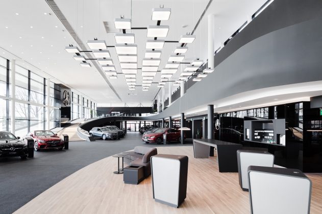 Kantig und gleichzeitig abgerundet präsentiert sich das Interior Design bei Mercedes-Benz. Bild: Hiepler Brunier