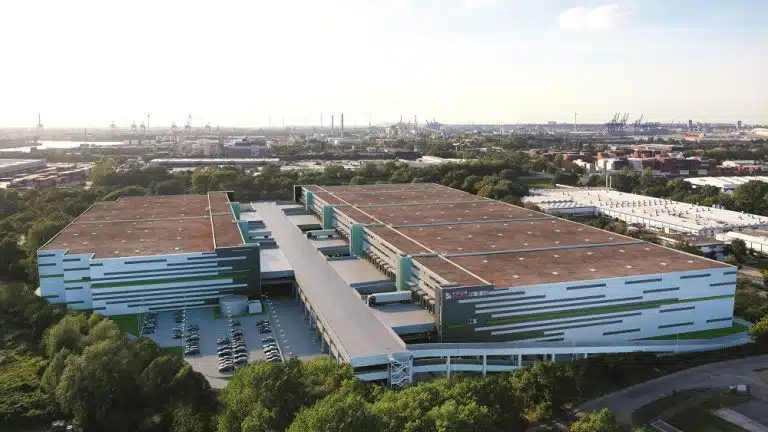 Rendering der zweistöckigen Logistikimmobilie in Hamburg. Bild: Four Parx GmbH