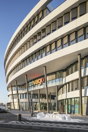 Der Eingangsbereich des Trivago-Campus. Bild: sop architekten/Constantin Meyer Fotografie