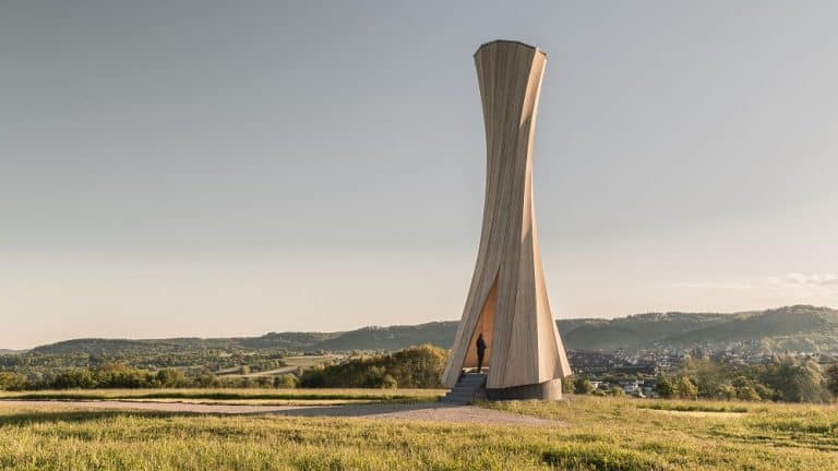 Urbach Turm: sich selbst biegende Bauteile