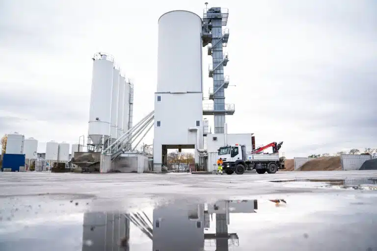 Mit Netzwerk und KI zu geringerem CO2-Ausstoß beim Bauen mit Beton