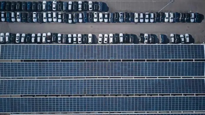 Die BMW-Werke Dingolfing und Regensburg sollen ab 2025 mit Strom aus PV-Anlagen versorgt werden. Bild: BMW