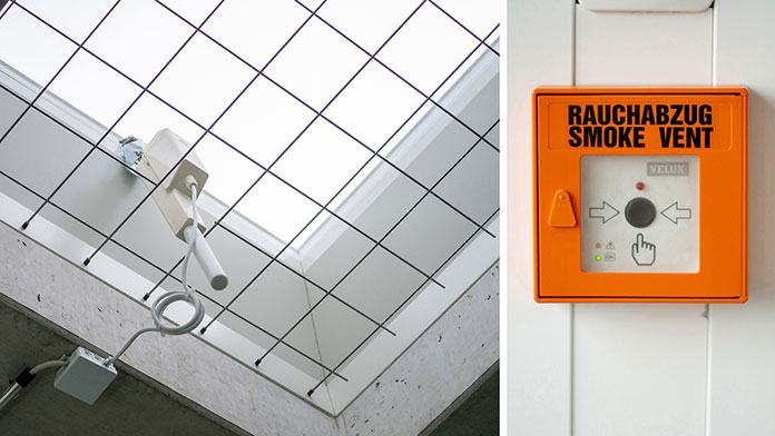 Blick auf eine Lichtkuppel im Treppenhaus und den orangefarbenen Rauchabzugstaster.